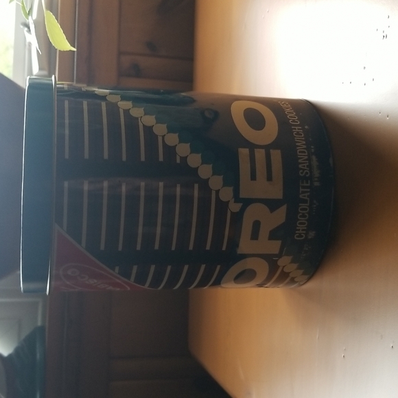 - Vintage oreo tin. Made in NJ - Picture 2 of 5